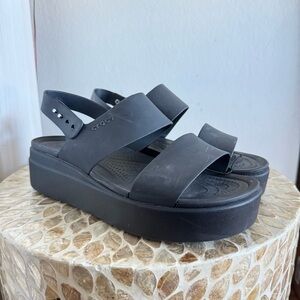 Crocs Women's Black Brooklyn Low Wedge platform Sandals size 11